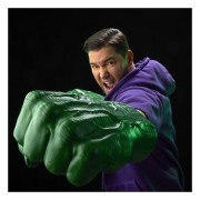 Réplica Marvel Legends Series puños electrónicos de Hulk - The Incredible Hulk (30,5 cm)