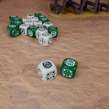 Dados Crosshairs Compact D6 en Beige y Verde (7 unidades) - Q Workshop