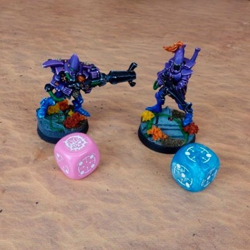 Dados Crosshairs Compact D6 en Azul y Rosa (7 unidades) - Q Workshop